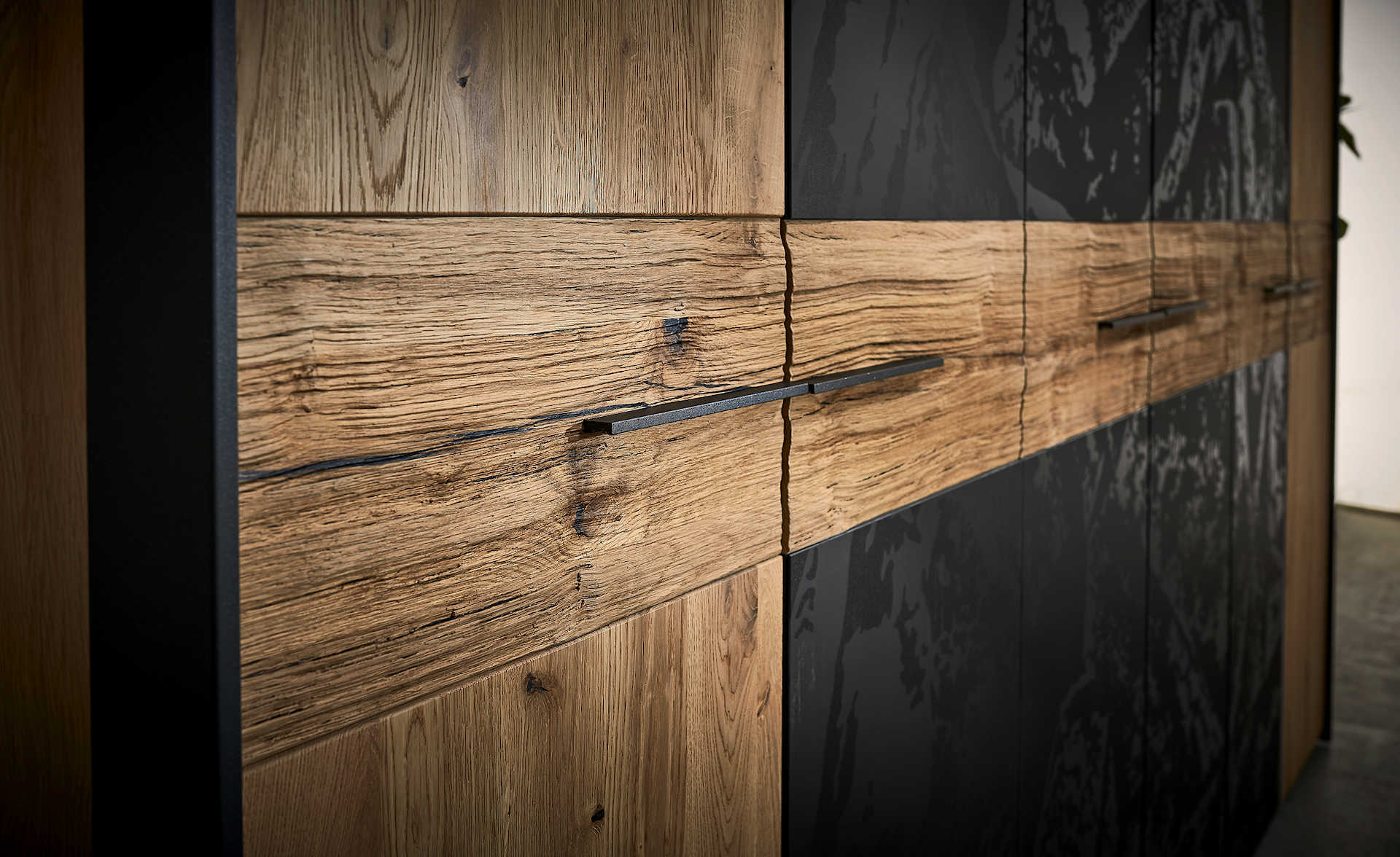 Kleiderschrank Z22912-1 - massiv Wildeiche